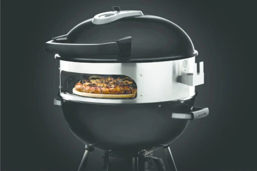 Napoleon Pizzaoven En Draaispit Voor Houtskool Kettle 57cm -Napoleon Verkoopwinkel napoleon pizzaoven en draaispit voor houtskool ket 1